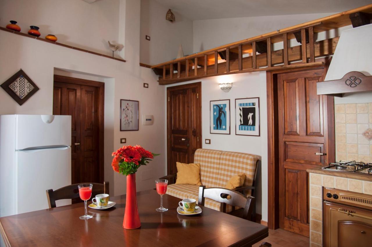 Mirose'S Holiday Home Castelbuono  Bagian luar foto