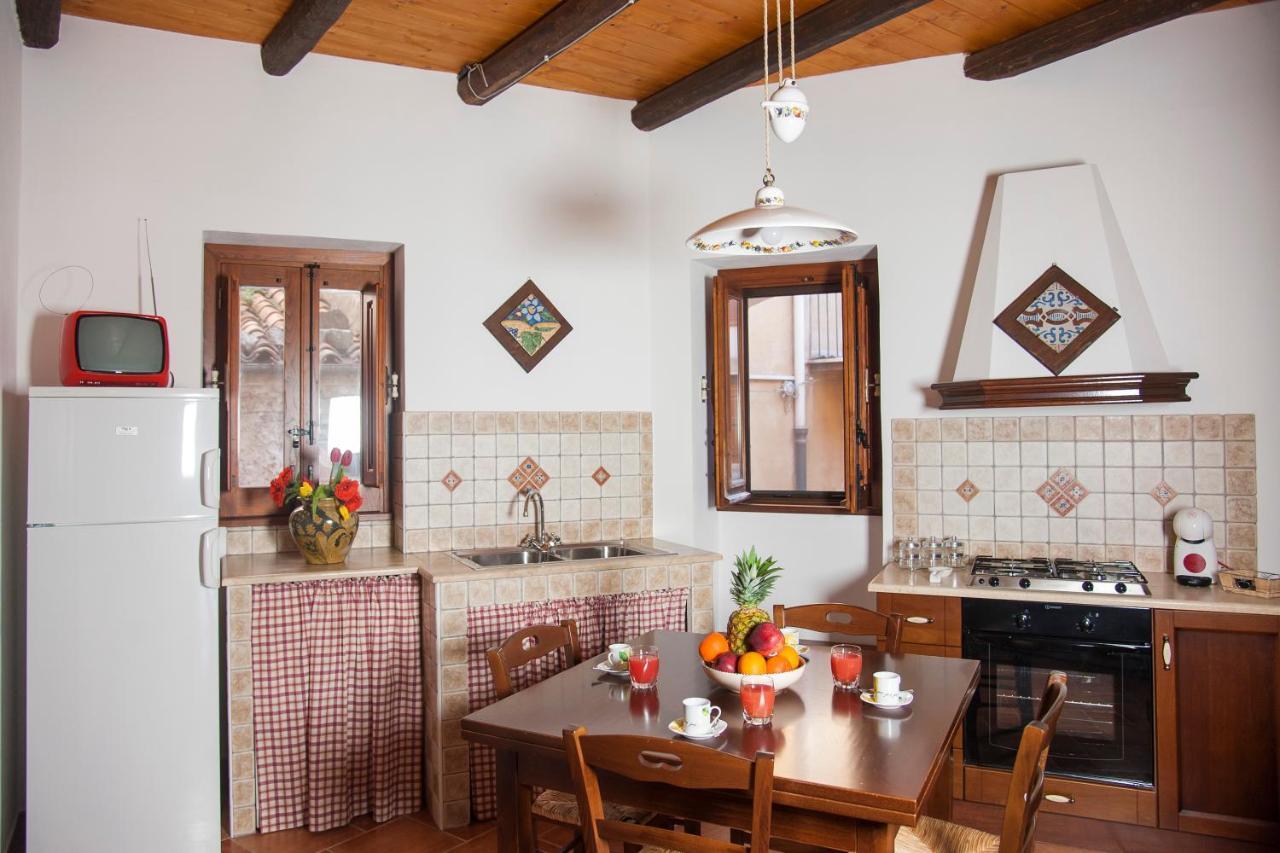 Mirose'S Holiday Home Castelbuono  Bagian luar foto
